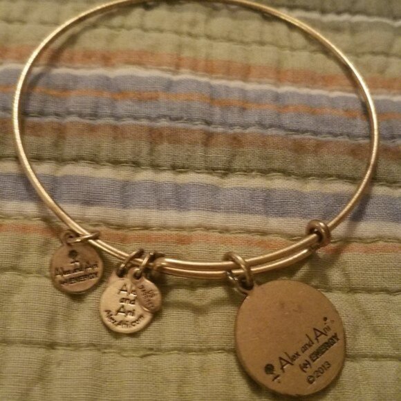 St Patrick's Day Four Leaf Clover Bracelet - Picture 3 of 3